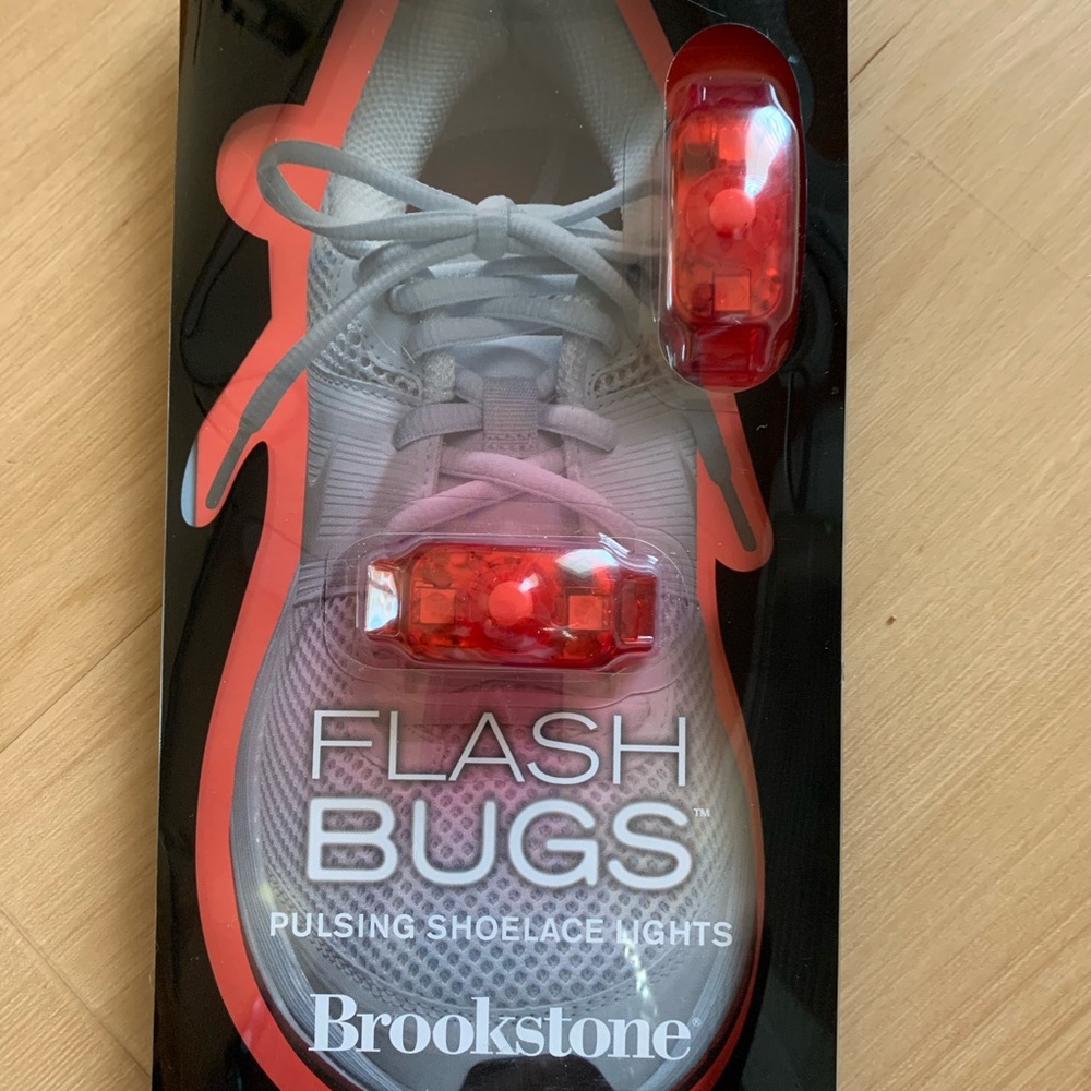 BROOKSTONE PULSATING SHOE LACE LIGHT RED OR GREEN - Picture 3 of 6